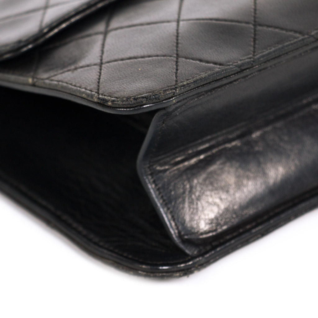 Chanel Classic Quilted Chain Shoulder Bag Bags Chanel - Shop authentic new pre-owned designer brands online at Re-Vogue