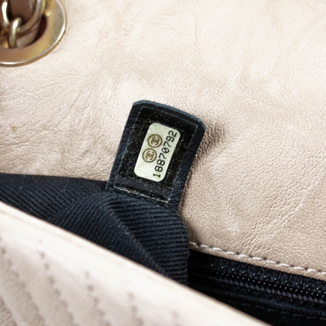 Chanel Medium Classic Chevron Flap Bag Bags Chanel - Shop authentic new pre-owned designer brands online at Re-Vogue