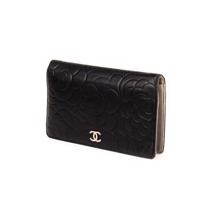 Chanel Camelia Bifold Wallet Accessories Chanel - Shop authentic new pre-owned designer brands online at Re-Vogue
