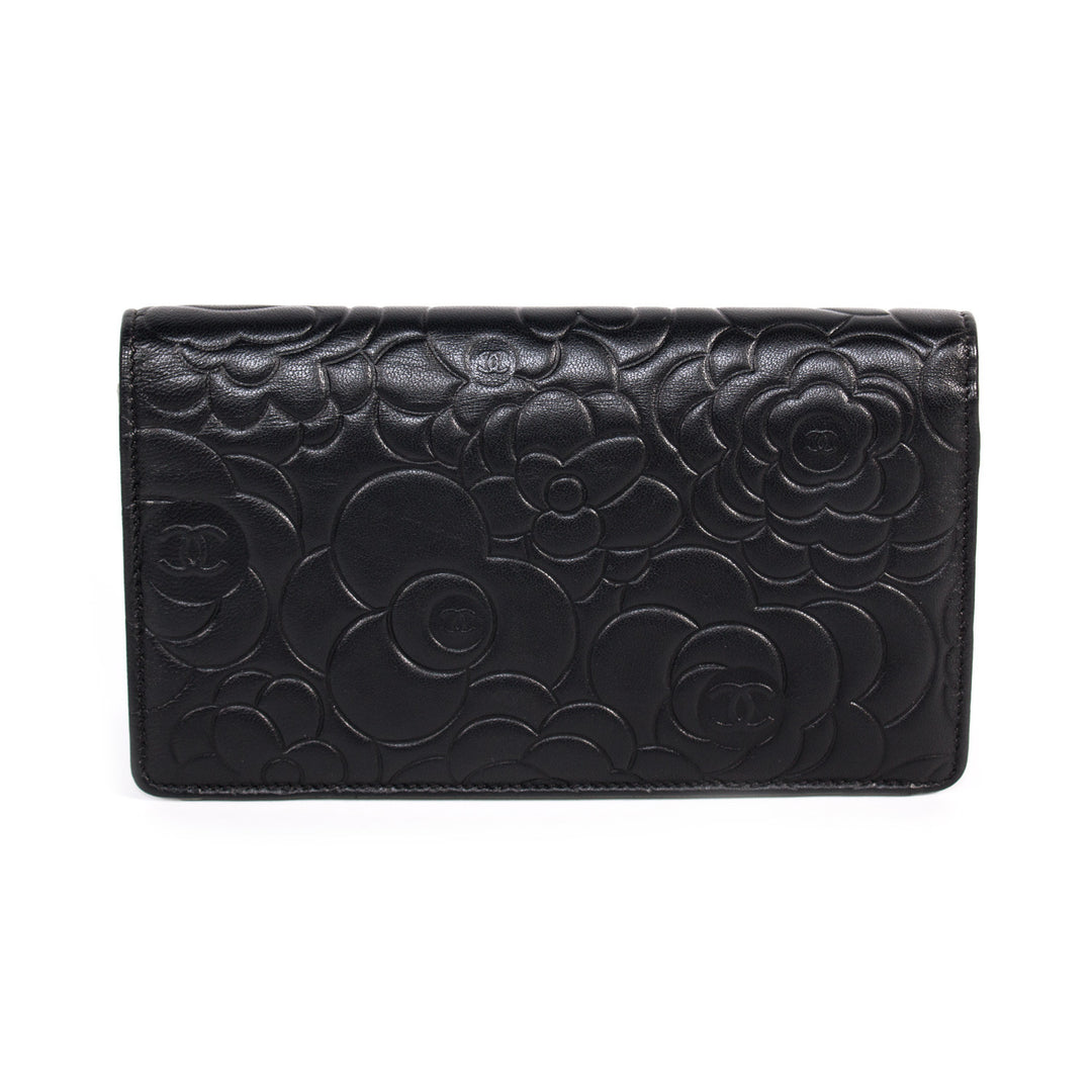 Chanel Camelia Bifold Wallet Accessories Chanel - Shop authentic new pre-owned designer brands online at Re-Vogue
