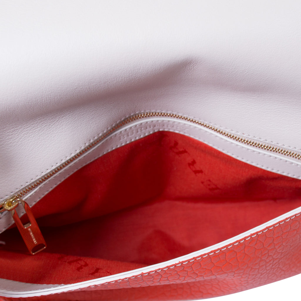 Burberry Signature Shoulder Bag Bags Burberry - Shop authentic new pre-owned designer brands online at Re-Vogue