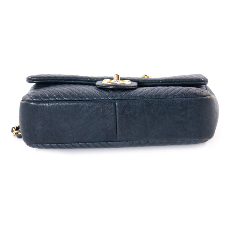 Chanel Medium Chevron Flap Bag Bags Chanel - Shop authentic new pre-owned designer brands online at Re-Vogue