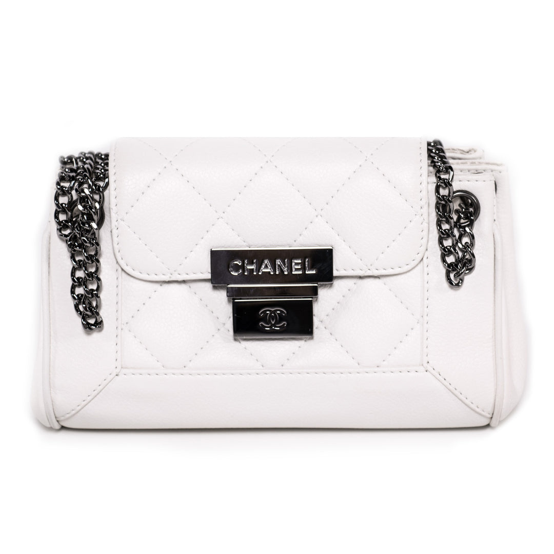 Chanel Caviar Accordion Flap Bag Bags Chanel - Shop authentic new pre-owned designer brands online at Re-Vogue