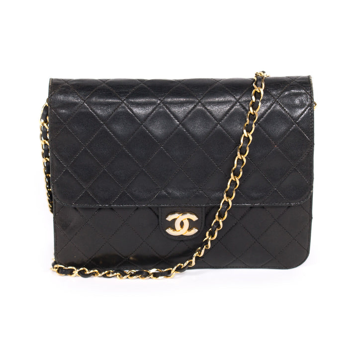 Chanel Classic Quilted Chain Shoulder Bag Bags Chanel - Shop authentic new pre-owned designer brands online at Re-Vogue