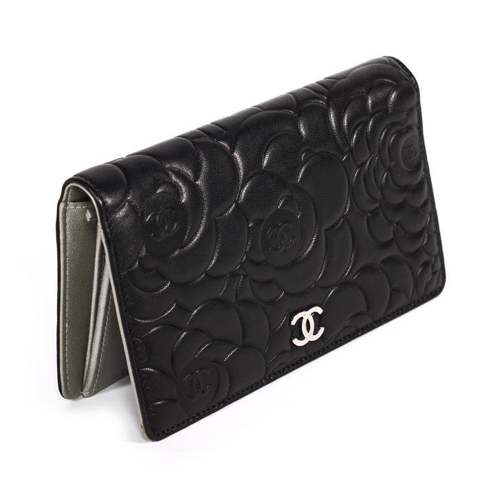 Chanel Camelia Bifold Wallet Accessories Chanel - Shop authentic new pre-owned designer brands online at Re-Vogue