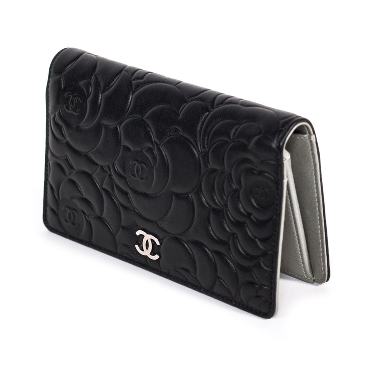 Chanel Camelia Bifold Wallet Accessories Chanel - Shop authentic new pre-owned designer brands online at Re-Vogue