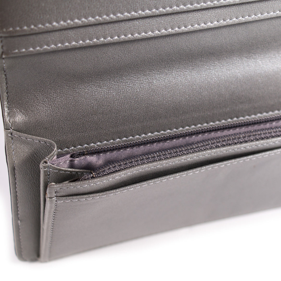 Chanel Camelia Bifold Wallet Accessories Chanel - Shop authentic new pre-owned designer brands online at Re-Vogue